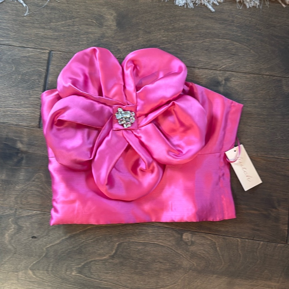Strapless flower top
